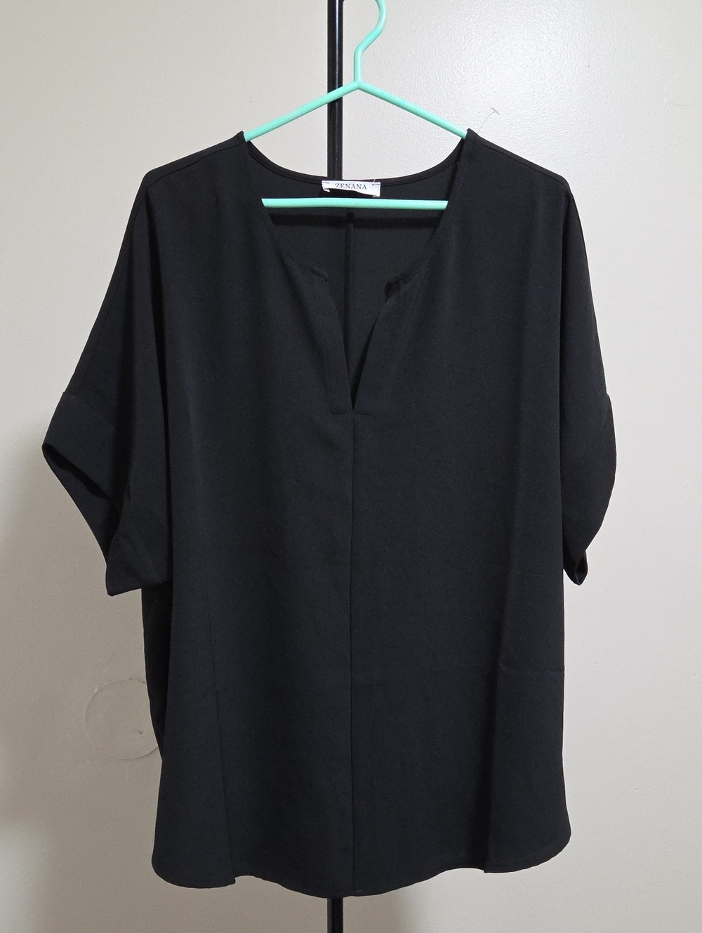 Zenana Outfitters Black Split V-Neck Short Sleeve Tunic